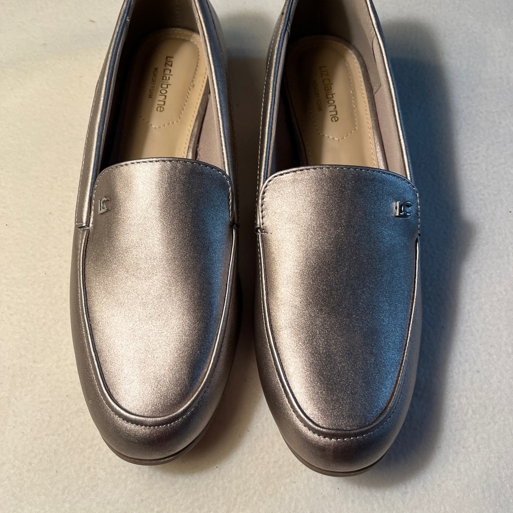 Liz Claiborne Silver Flats Sleek Minimalist Design